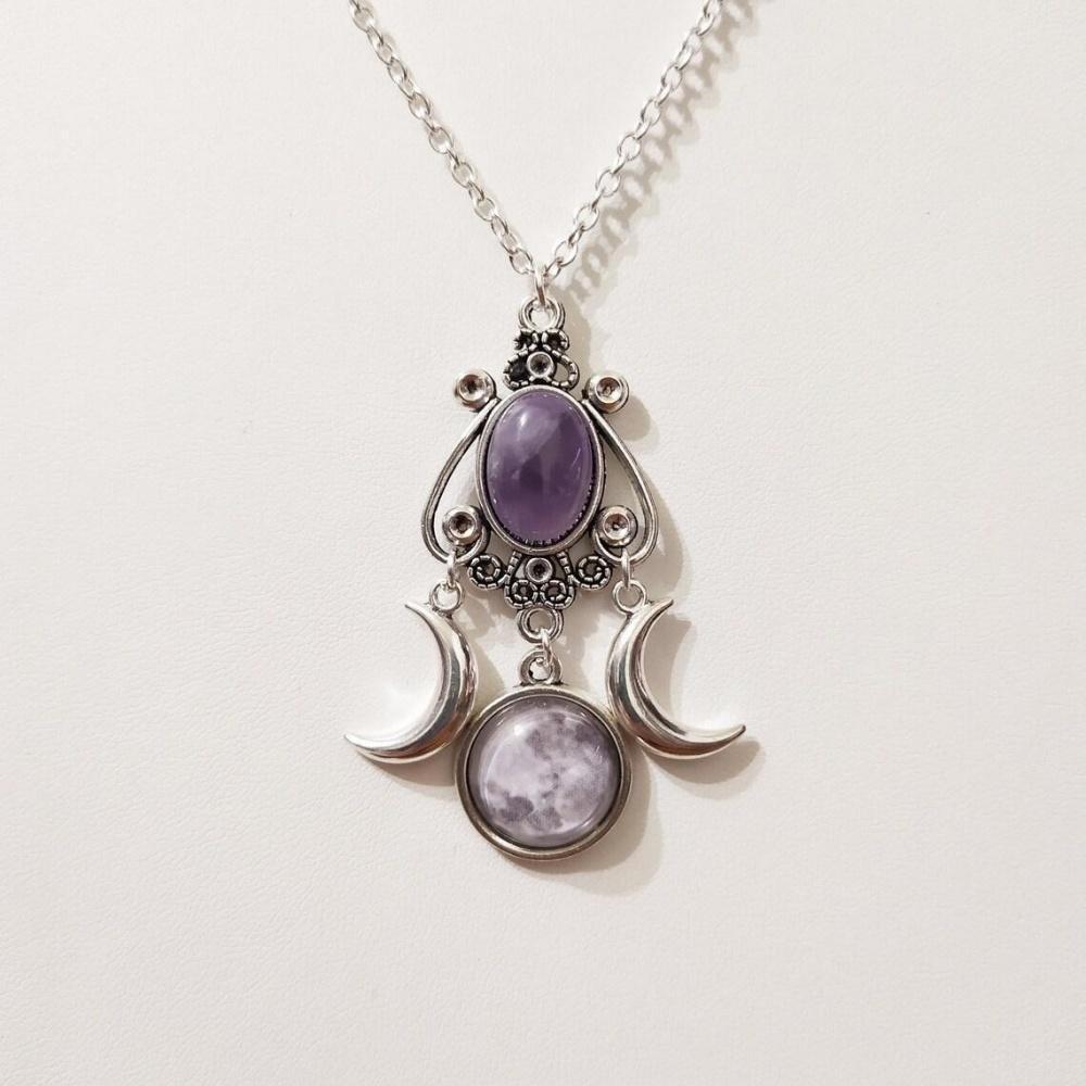 

Green Quartz Crystal Necklace Imitate The Old Metal Necklace For Women Vampire Embossed Witch Jewelry Accessories