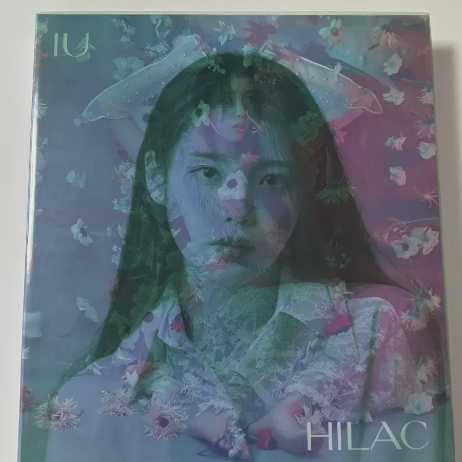 

Включает постер к 5-му альбому IU Lilac Lilac