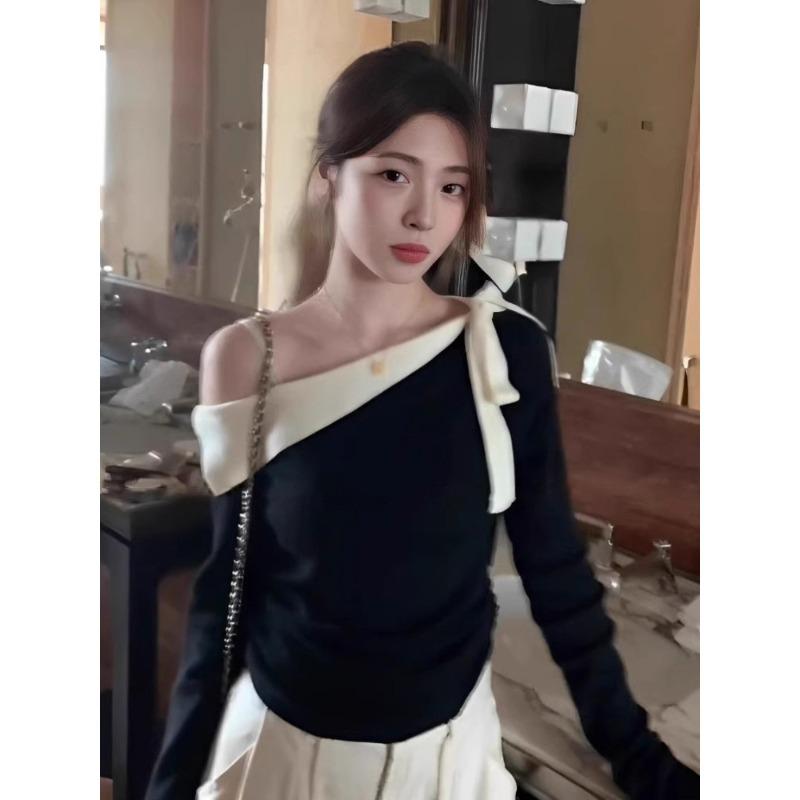 Sweet and spicy slant-neck off-the-shoulder knitted bottoming shirt women's spring contrasting top slim-fitting sweater