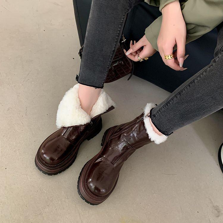 

2025 осень и зима новые кожаные ботинки Мартина на толстой подошве женские теплые ботильоны из натурального меха изысканные ботинки из овечьей шерсти с боковой молнией 39 коричневый