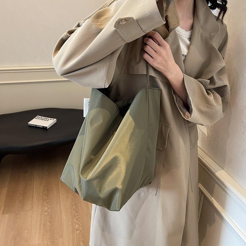 Minimalist Lazy Wind Tote Shoulder Bag Women'S Large Capacity Underarm Bag Student Class Bucket Bag Retro Shopping Bag