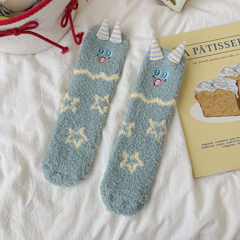 

10Pair Cute Coral Fleece Socks Female Little Monster Star College Wind Girl Home Sleep Socks Winter Fleece Floor Socks One size fits all зелений