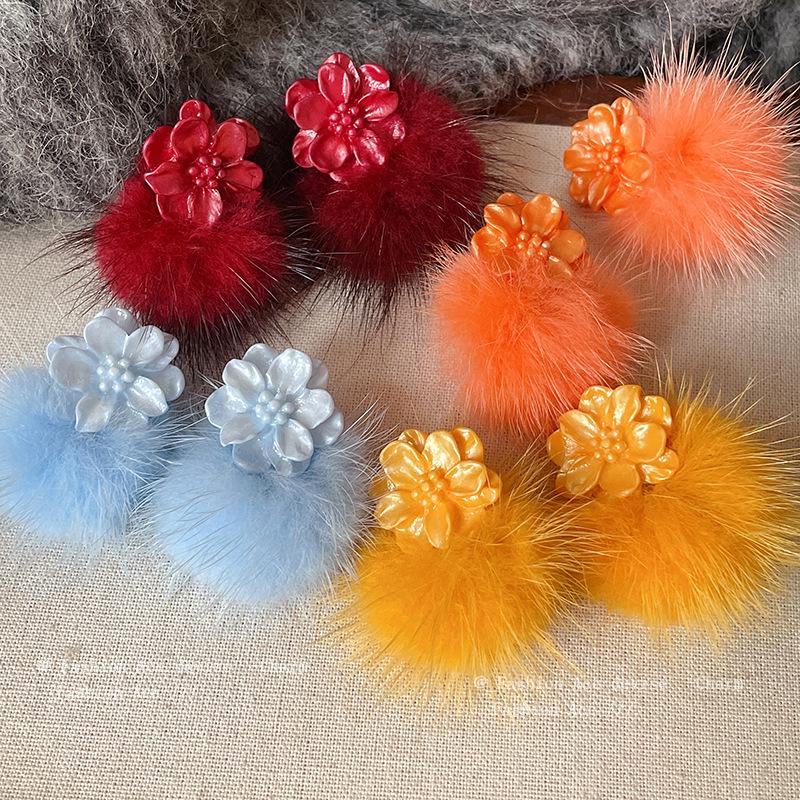 Silver Needle Autumn and Winter Flower Hairball Earrings Retro Premium Atmosphere Earrings Niche Fashion New Earrings Women