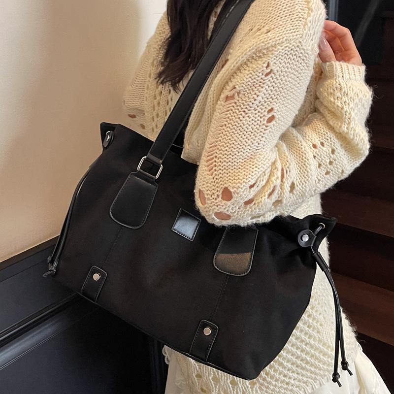 2025 New Retro British Style Commuter Handbag Fashionable High-end Texture Niche Design Underarm Bag Tote Bag