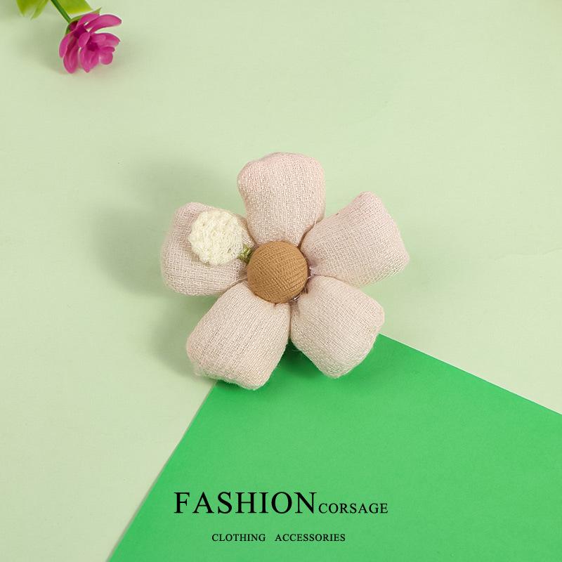 Five-Petal Sunflower Brooch - Plush Embroidered Accessory for Bags, Clothing, and Hats
