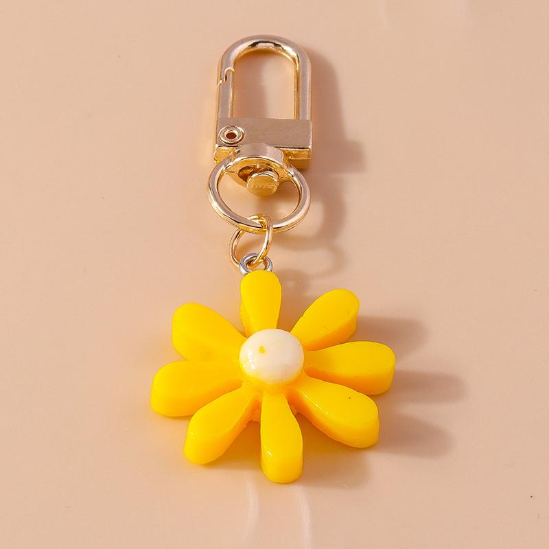 Lovely Candy Color Daisy Flower Keychain for Women Girls Keyring Pendants for Car Keyholder Handbag Decor DIY Jewelry Gifts