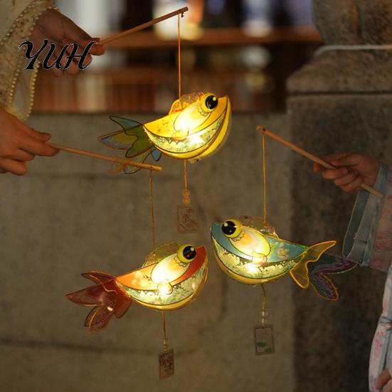 Traditional Style Home Decor DIY Fish Lantern Kit, Chinese Handheld Light Up with Culture Craft Handle, Mid-Autumn Spring Festival Kit for Kids Adults