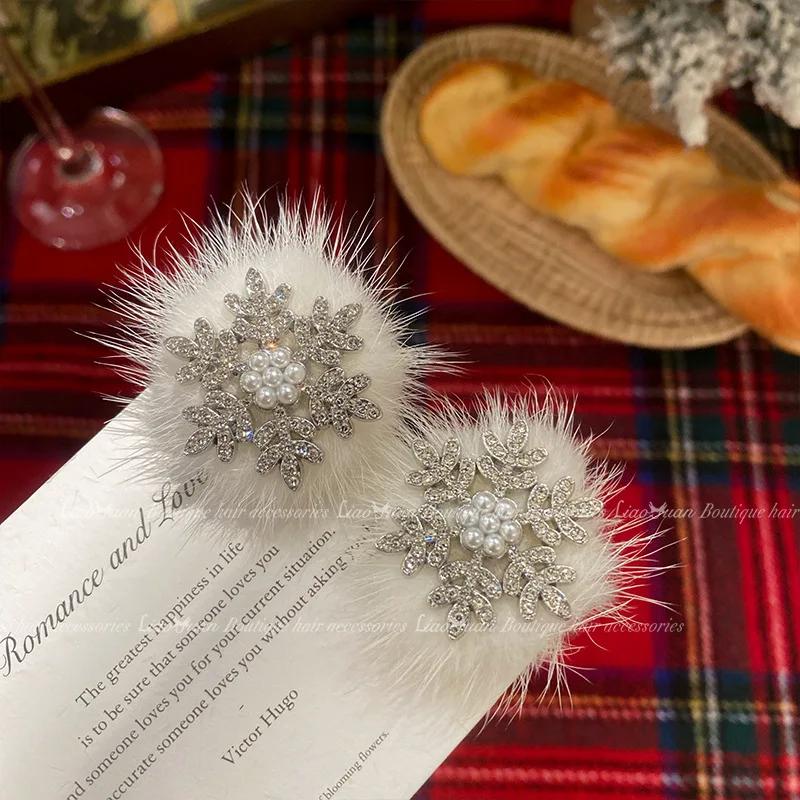 

2 шт. плюшевых меховых заколки для волос в виде снежинок для женщин, милые изысканные заколки-бабочки со стразами, модные аксессуары для волос для девочек