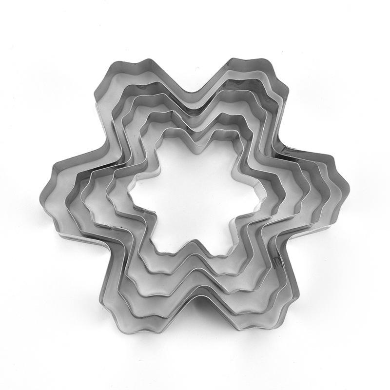 

Рождественские куки-резаки: Пряничный человечек, Елка, Снежинка, Перчатки, Сердце, Клевер, Звезда