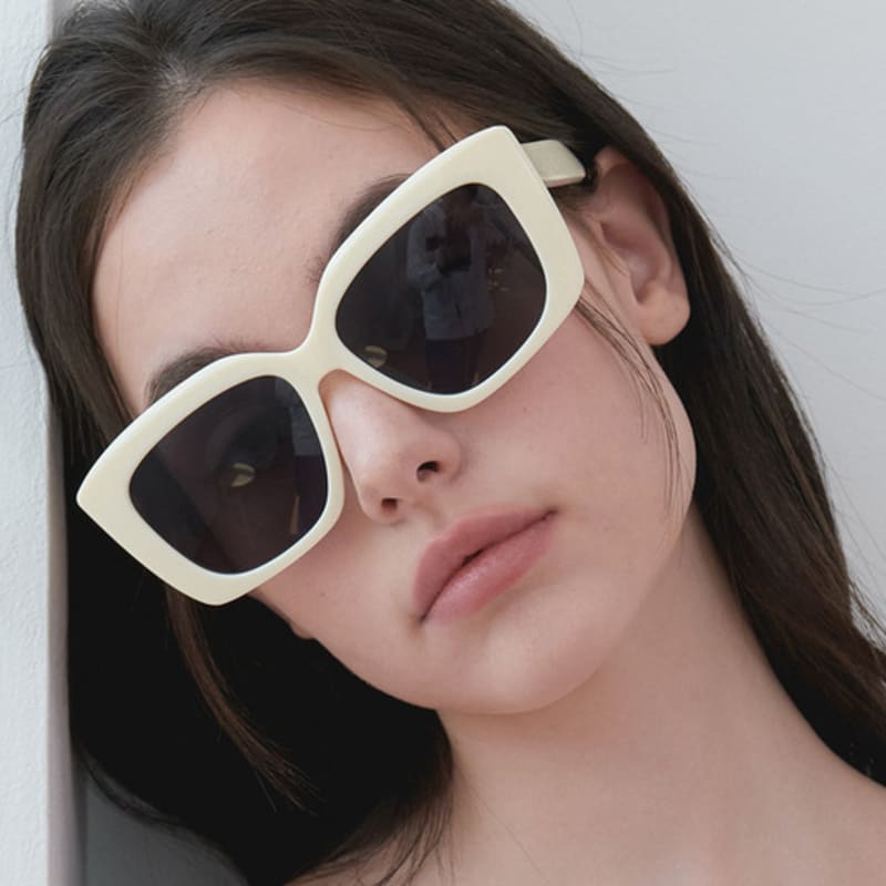 

One Brilliant Cynthia-OB434-Ivory FREE