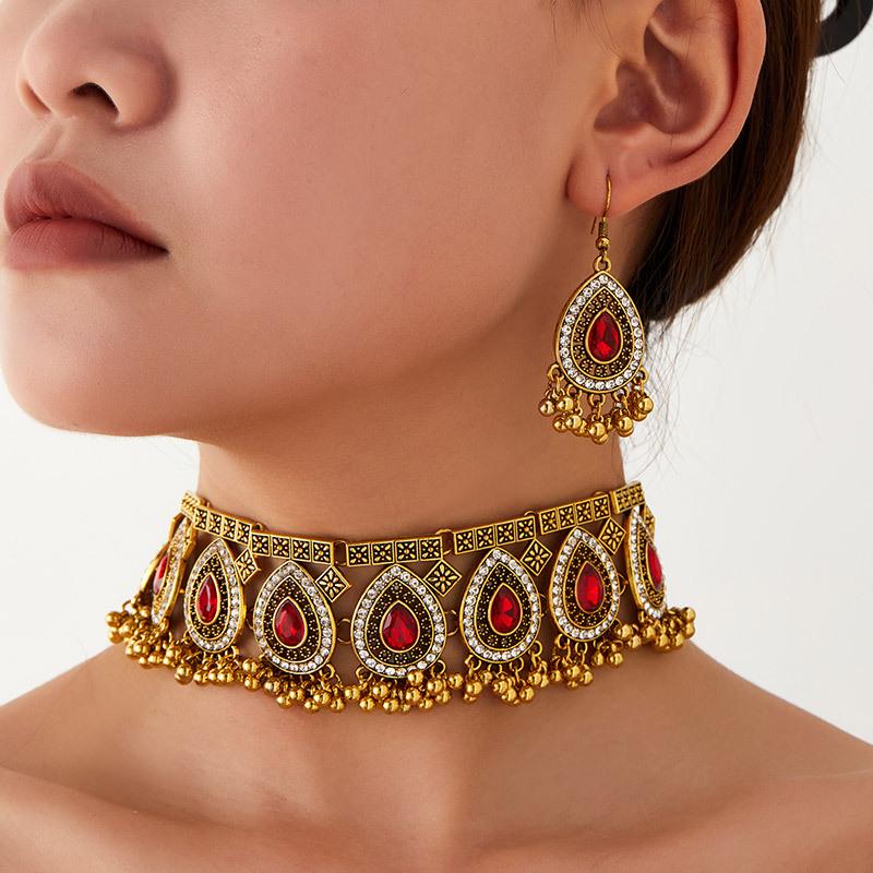 Elegant European Retro Gemstone Necklace & Earrings Set