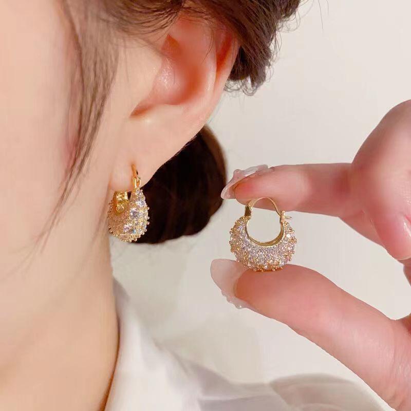 Elegant S925 Sterling Silver Diamond-Covered Ear Cuff – Luxurious, Shiny Fashion Earrings for Women