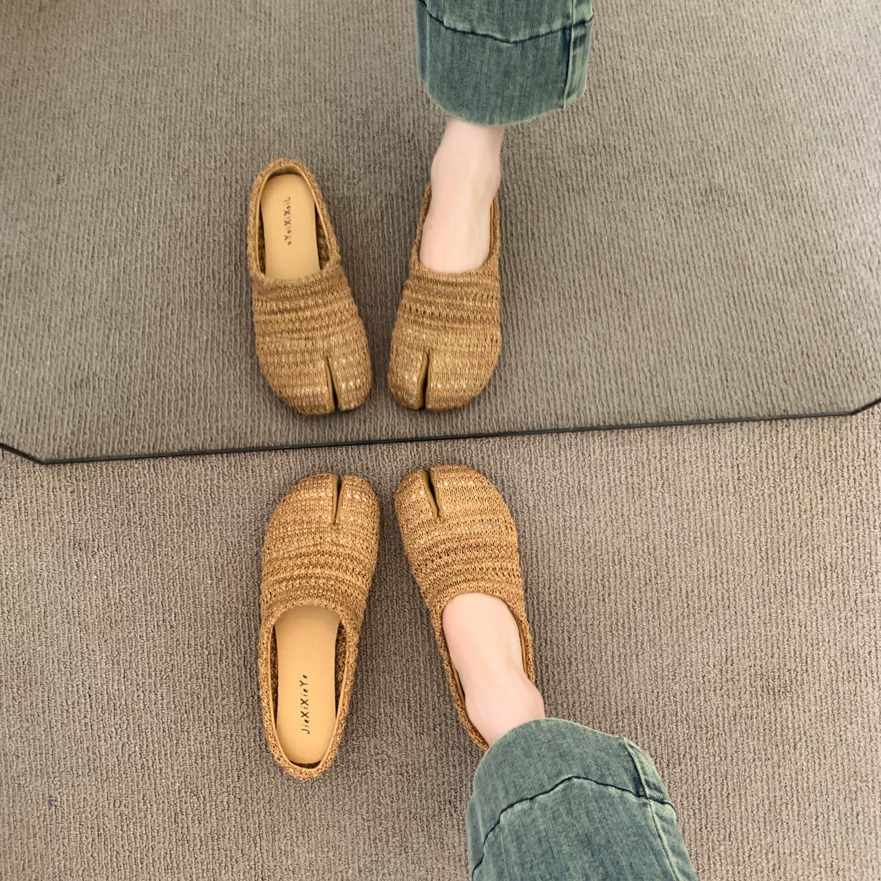 

Niche design sense breathable woven bag head half slippers women s summer wear versatile not tired feet flat bottom split toe pig trotters shoes 40 темно-коричневого кольору