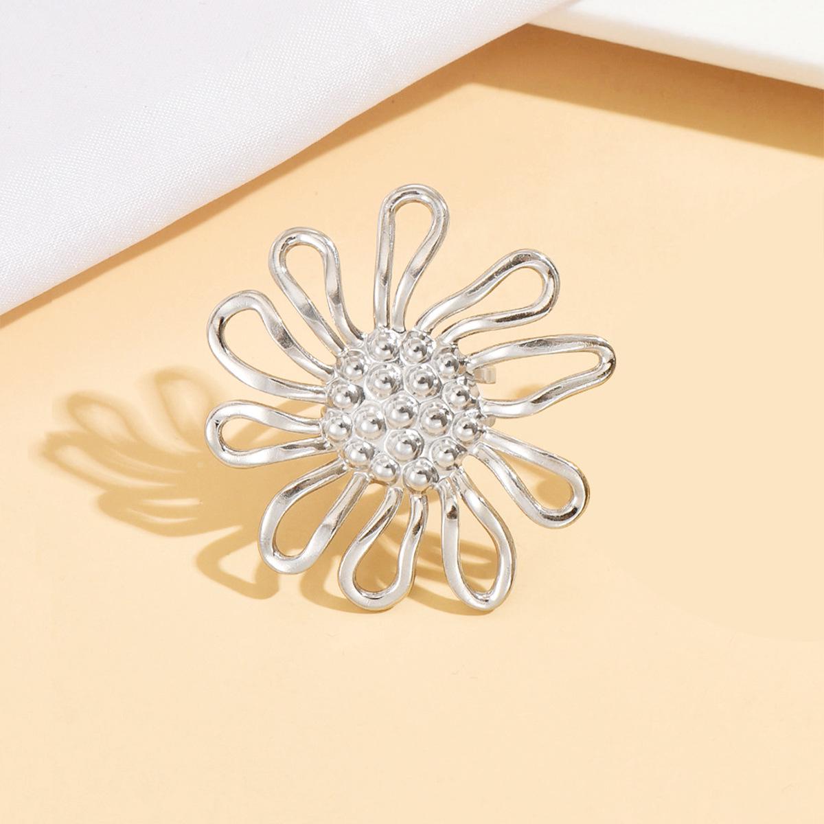 Exaggerated Daisy Stainless Steel Ring, 18K Gold-Plated Large Flower Jewelry Accessory