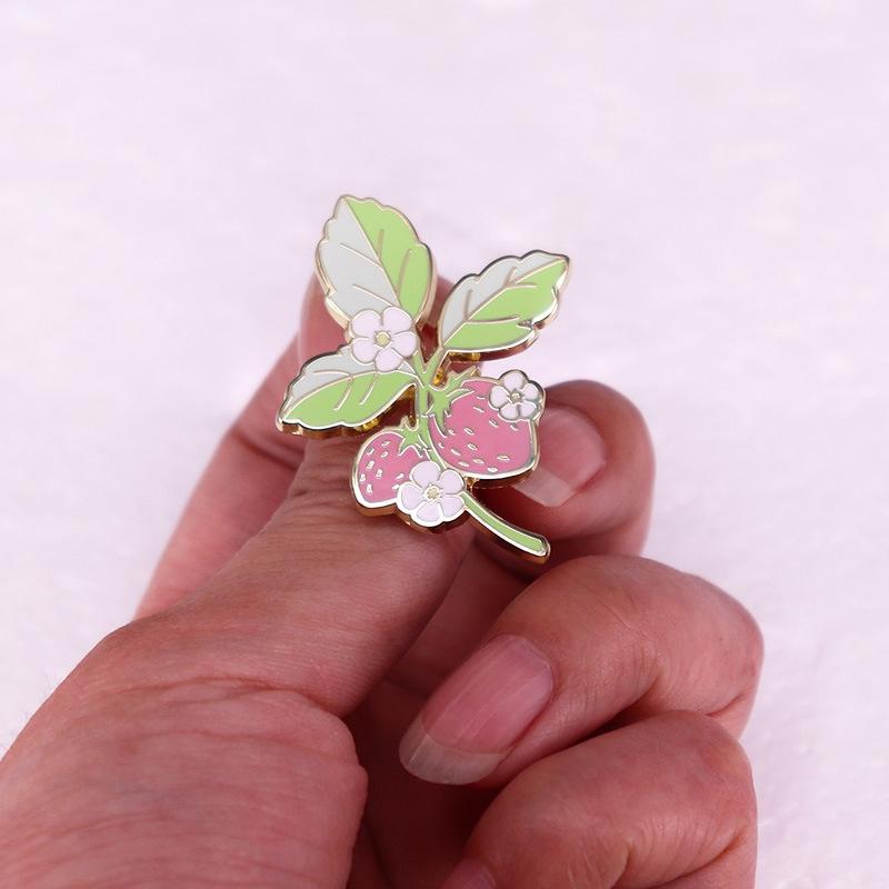 Cute Fruit Plant Strawberry Brooch Badge Pins Accessories Gift