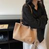 Large Capacity Bag Women's Autumn and Winter 2025 New Versatile Retro Shoulder Bag Casual Premium Texture Commuter Tote Bag