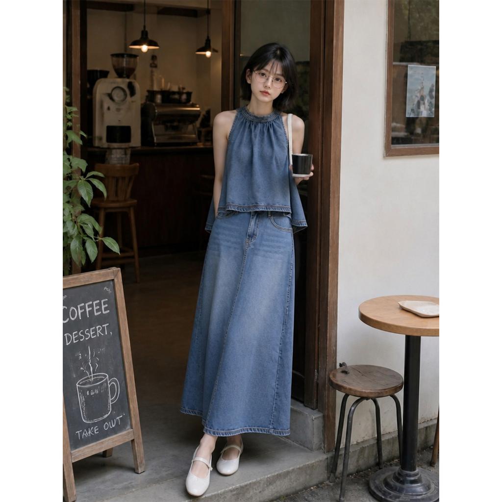 French Retro Denim Two-piece Set for Women's Summer New Design Neck-hanging Top, High Waist and Thin Half-length Skirt Set