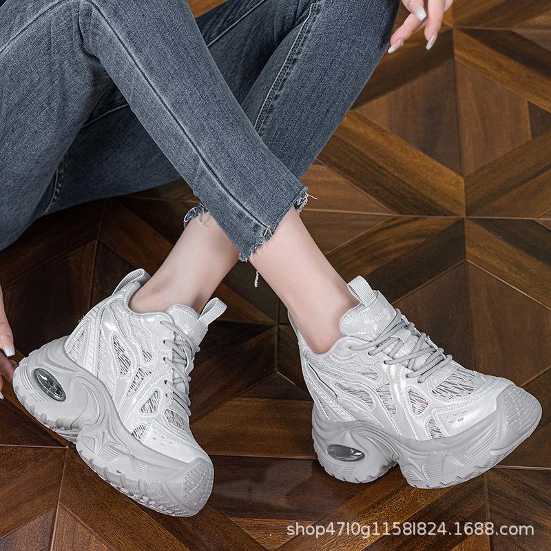 Wewnętrzne podwyższenie 1 nowe oddychające buty typu "dad shoes" z grubą podeszwą, siatkowe, małe buty sportowo-rekreacyjne A