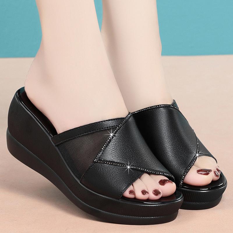 Summer New Flip Flops Women's Thick-soled Lightweight Sandals Soft Leather Hollow Rhinestone Wedge High Heels for Outdoor Wear