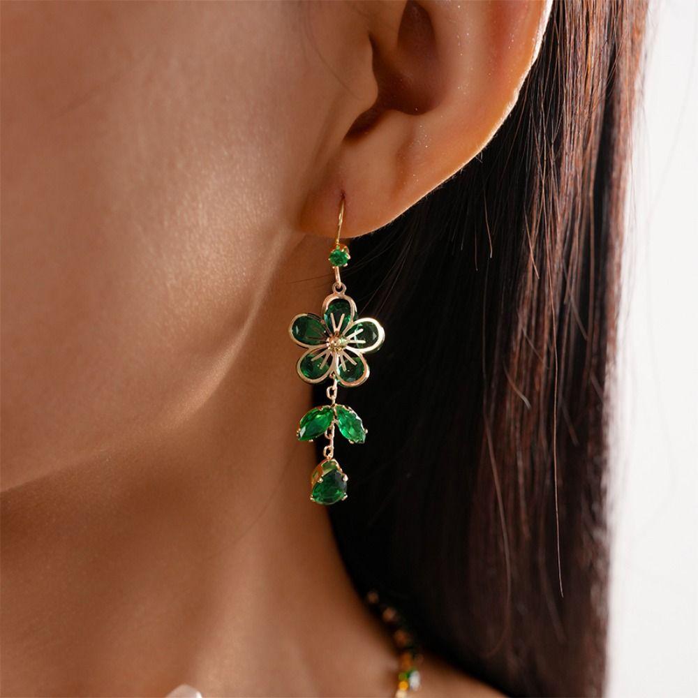 Trendige Zirkon-Halsketten Exquisite Schlüsselbeinkette Leichte Luxus-Schmuckset Bankett