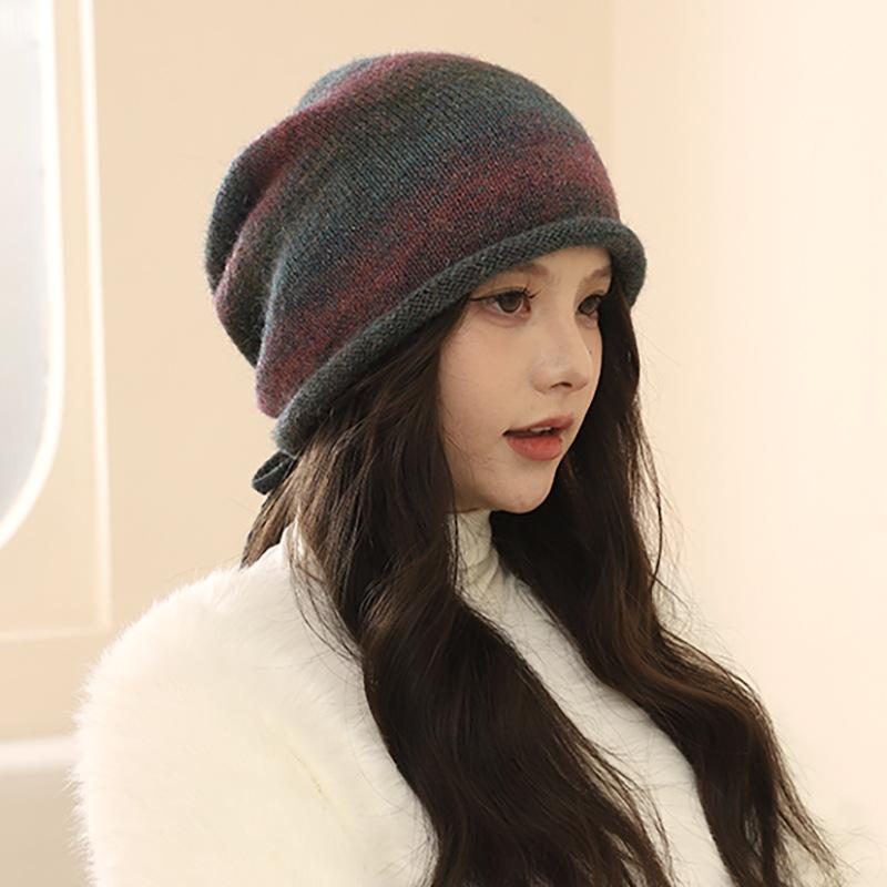 

2024 Осень/Зима Женская градиентная шапка с завязками, японская теплая трикотажная пряжа Баотоу с загнутым краем one size