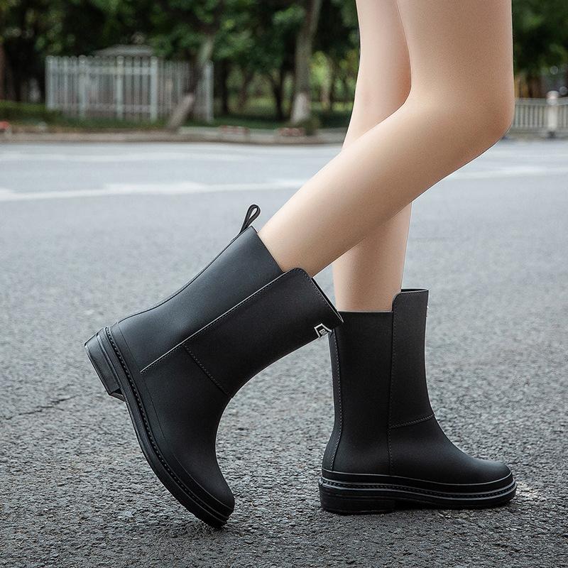 Medium tube water shoes women's non-slip rain shoes student water shoes rain boots rubber shoes water boots