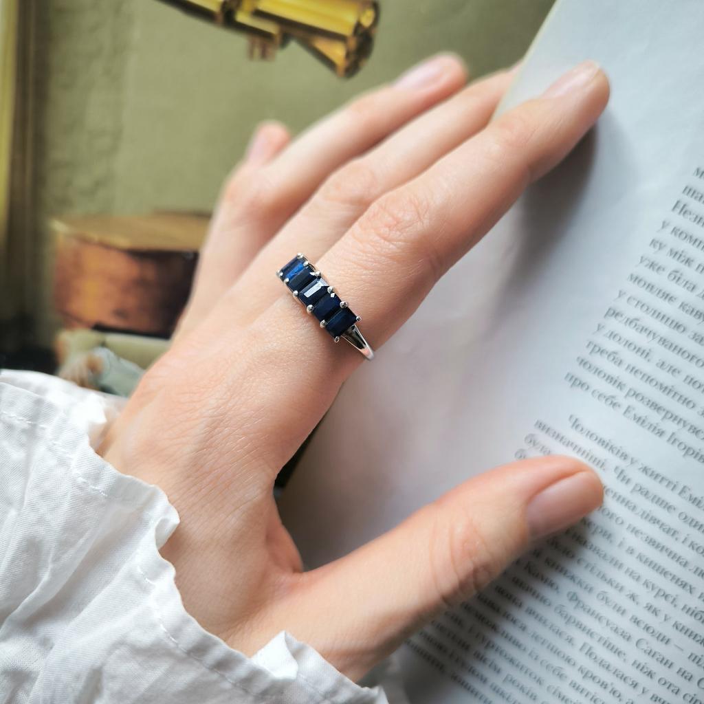 Серебряное кольцо с натуральным сапфиром 3.583ct, вес изделия 3,12 гр (2202417)