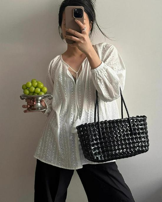 

Hand-Woven PVC Shoulder Bag: French-Style Basket for Beach or Market