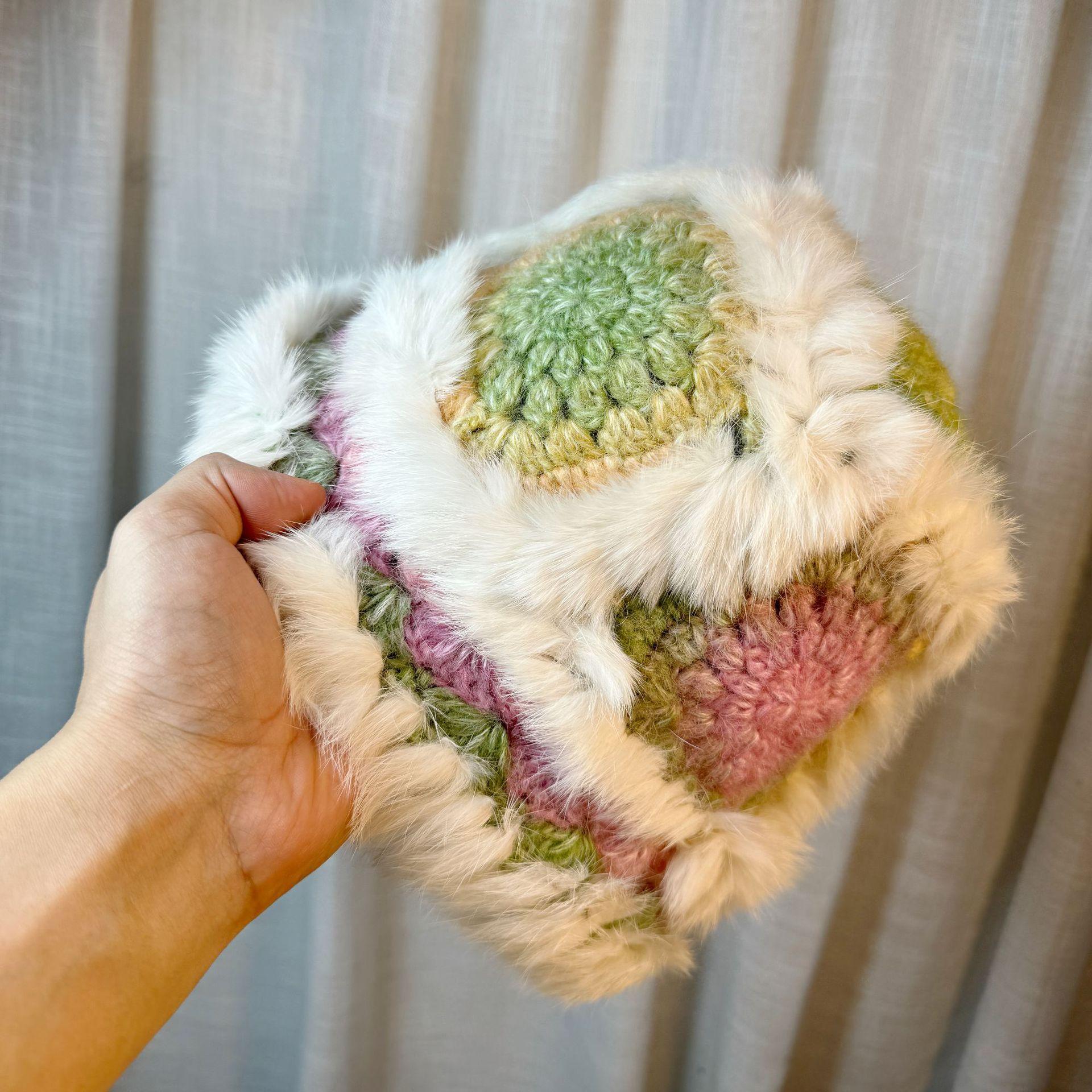 

Красочная шапка-панама из кроличьего меха для женщин на осень и зиму, вязаная вручную шерстяная шапка, теплая пушистая шапка, подчеркивающая лицо, маленькая плюшевая шапка one size