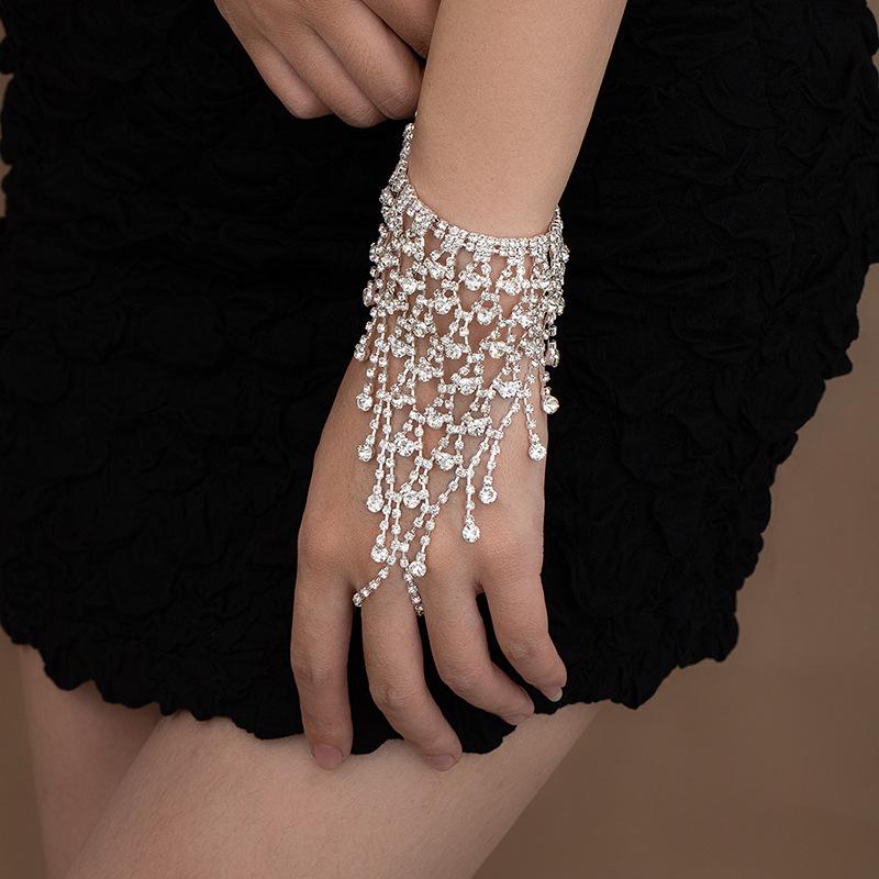 Creative Diamond-encrusted Mesh Fringed Bracelet, High-end Sense Light Luxury Temperament Bracelet, Women's Niche Finger Chain, Bracelet Jewelry