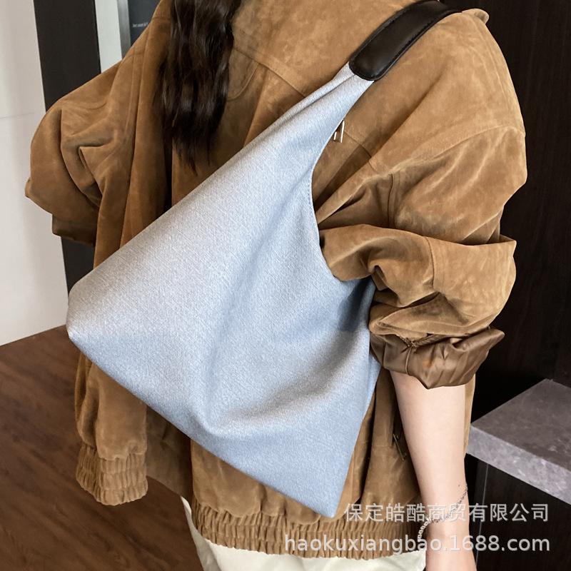 Retro bag women's large-capacity 2025 new autumn and winter versatile simple shoulder bag is popular this year, tote bag