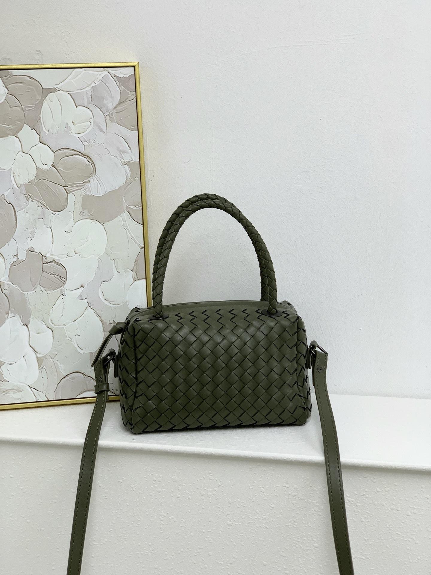 

Bag women s new high-end leather pillow bag women s diagonal shoulder hand-woven bag 20*11*10cm оливковий колір