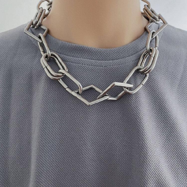 Fashionable 17 Clasp Necklace Simple Necklace Professional Necklace Suitable for Youthful Women for Casual To Formal