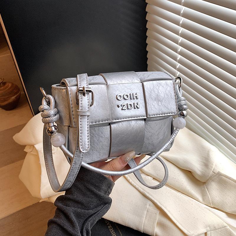 High-end niche bag women's spring and summer 2025 new fashion shoulder messenger bag Korean version women's woven small square bag