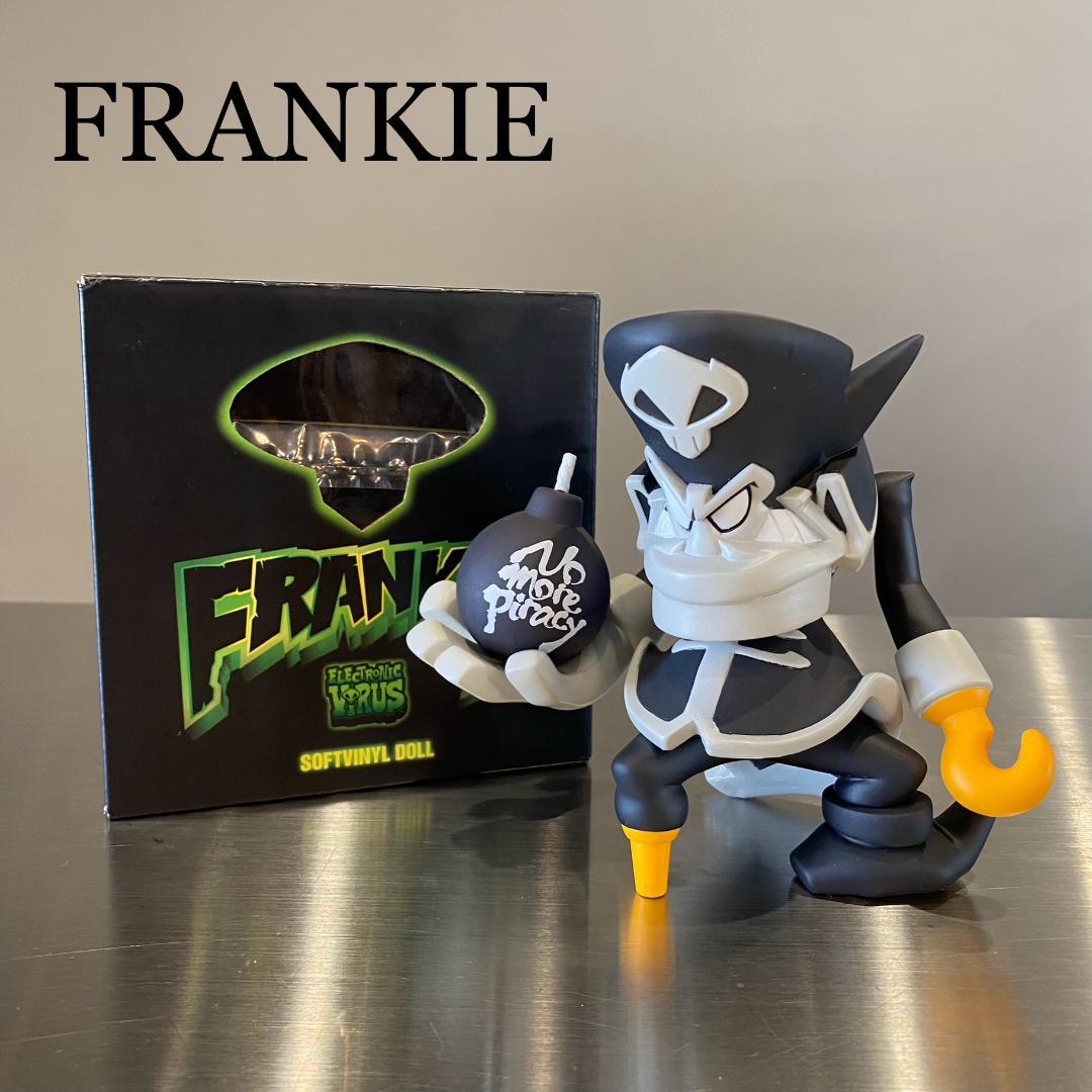 

[Б/У] ФРЭНКИ Фигурка электронного вируса Фрэнки