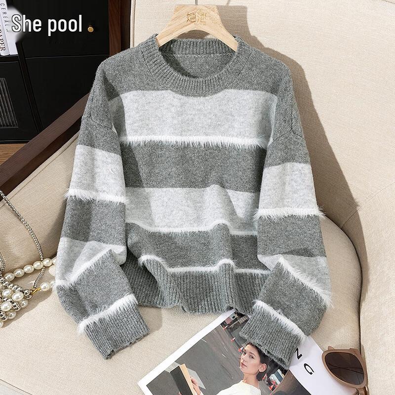 

Women s Plush Spliced Relaxed Fit Knit Sweater M