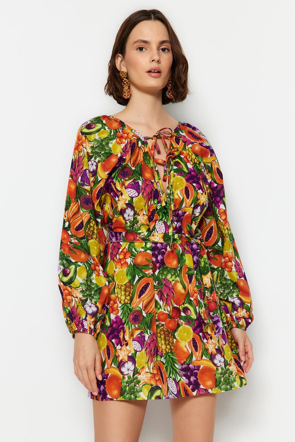 

Пляжное мини-платье широкого кроя из 100% хлопка с фруктовым узором TBESS23EL00213..