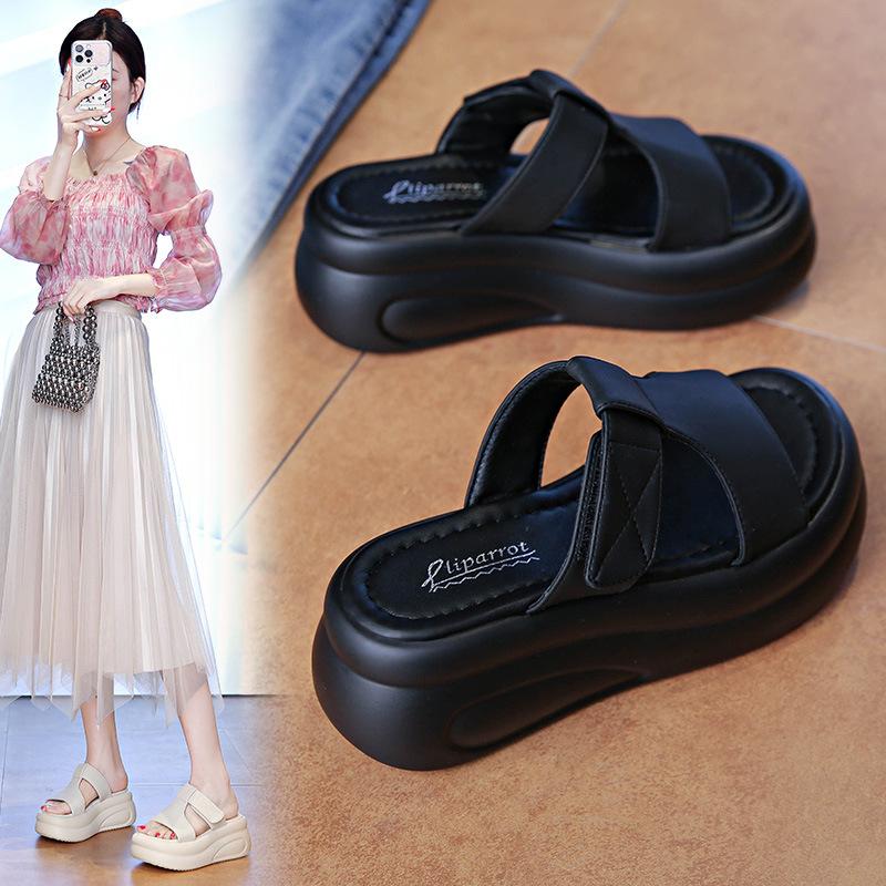 Muffin thick-soled cool slippers women's summer wear 2025 new heightened high-heeled sandals women's casual seaside beach shoes