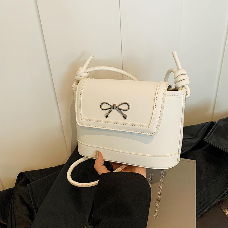 

Advanced sense of foreign style small bag women s 2025 new trendy autumn versatile messenger bag fashion super fire shoulder armpit bag білий