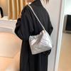Dieses Jahr, die beliebte kleine Tasche Damen 2025 neue Sommer Nische Design Diamantkette Umhängetasche Textur Bucket Bag
