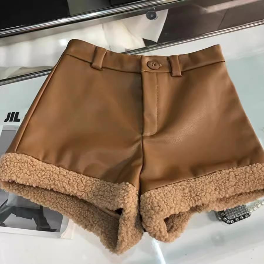 

Женские зимние 2024 ретро бордовые шорты из овечьей шерсти с манжетами из ПУ кожи с высокой посадкой и широкими штанинами S кофейный