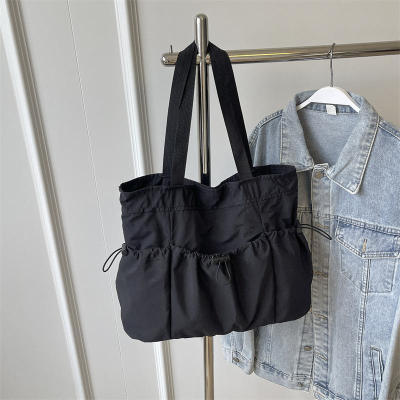 

Lightweight large-capacity bag women s 2025 summer new casual shoulder bag versatile foreign-style texture commuter tote bag