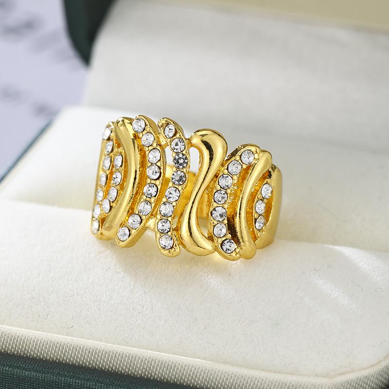 Luxury Twist Wavy Ring Gold Color Cubic Zirconia Wide Band Ring Elegant Daily Wear Party Statement Jewelry for Women Accessories