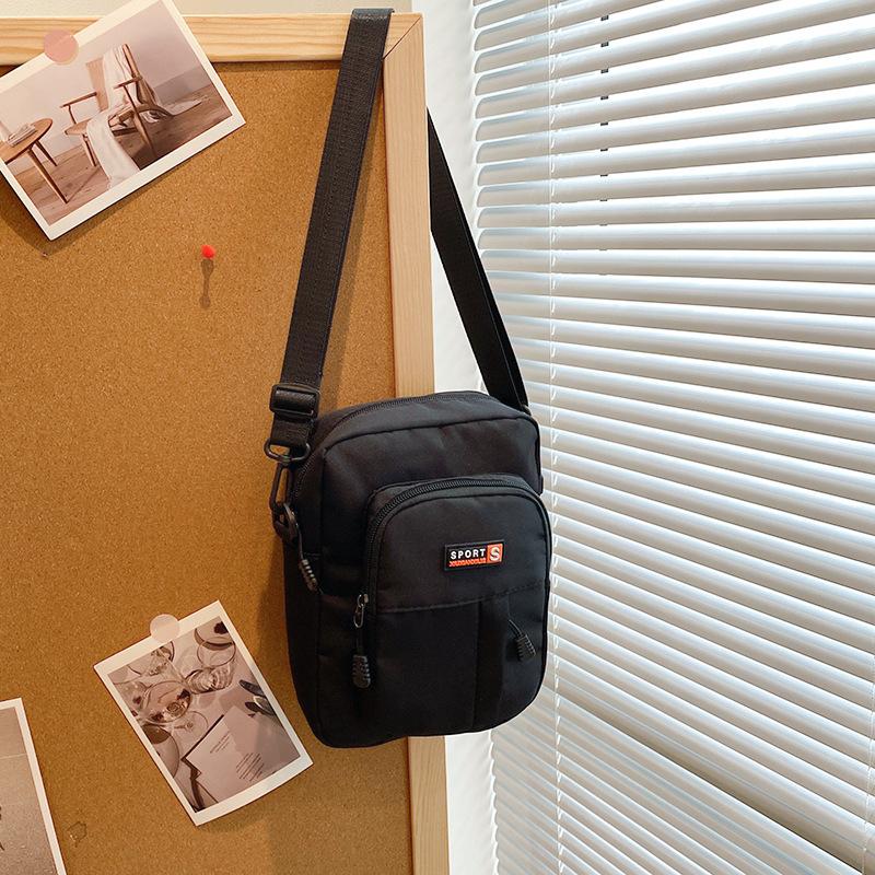 

Новая нишевая сумка-мессенджер мужская и женская модный тренд универсальная, с изюминкой, трендовая, для пары, для отдыха, путешествий, на плечо, маленькая квадратная сумка One Size чёрный