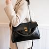 Bag Women's New Versatile Fashion Handbag Large-capacity Commuter Tote Bag Shoulder Messenger Bag