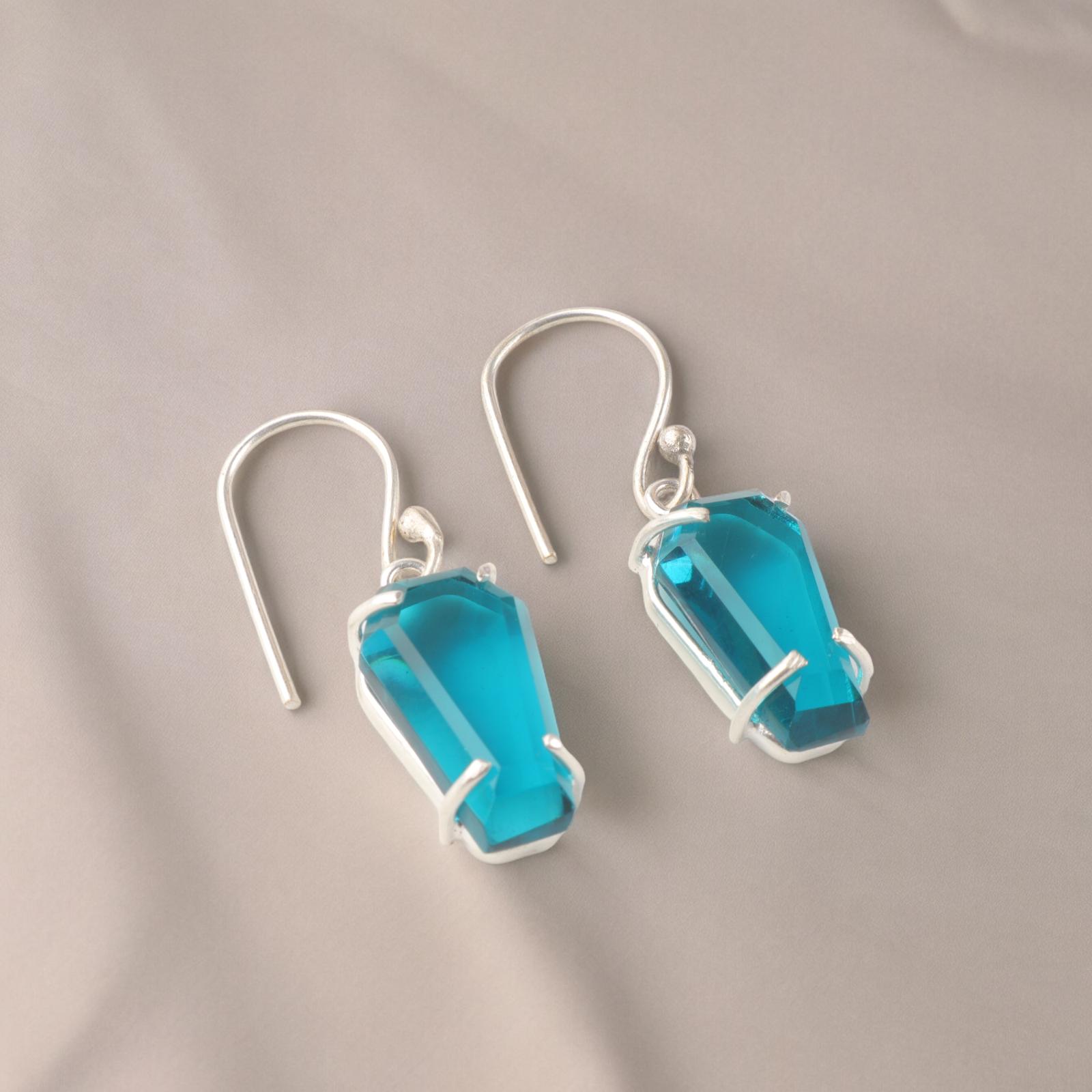 

Апатит Драгоценный камень 925 Стерлинговое серебро Ювелирные изделия Ручной работы Серьги-капли 1,48 EE-130-11