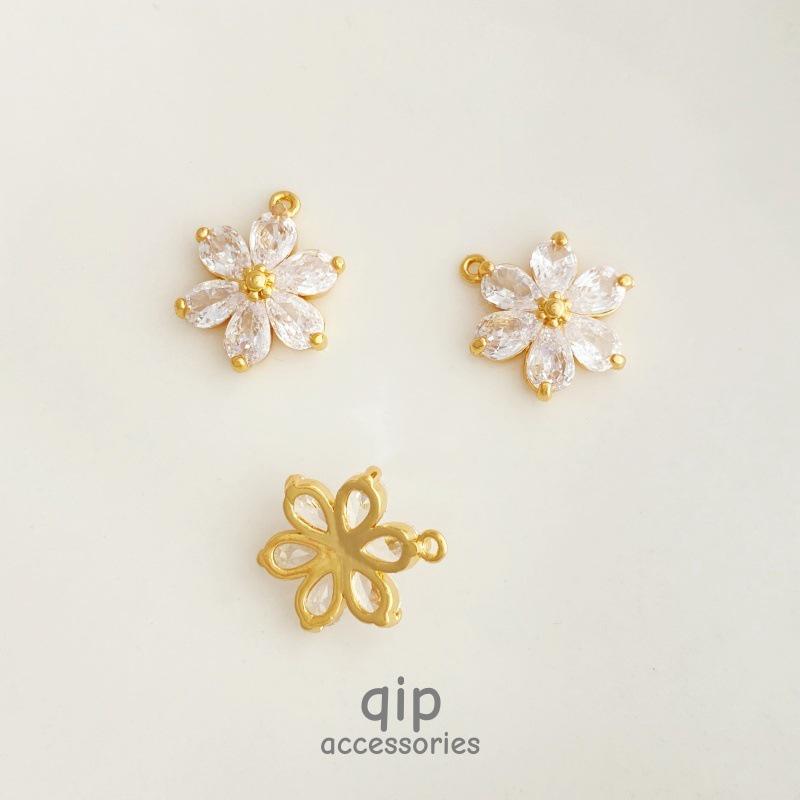 

Мідні сережки-підвіски та шпилька з цирконами у формі шестипелюсткової квітки, ювелірні аксесуари