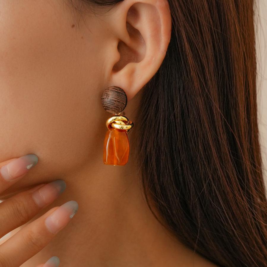 European Retro Geometric Resin Wrapped Earrings: High-End Autumn Winter Style for Women