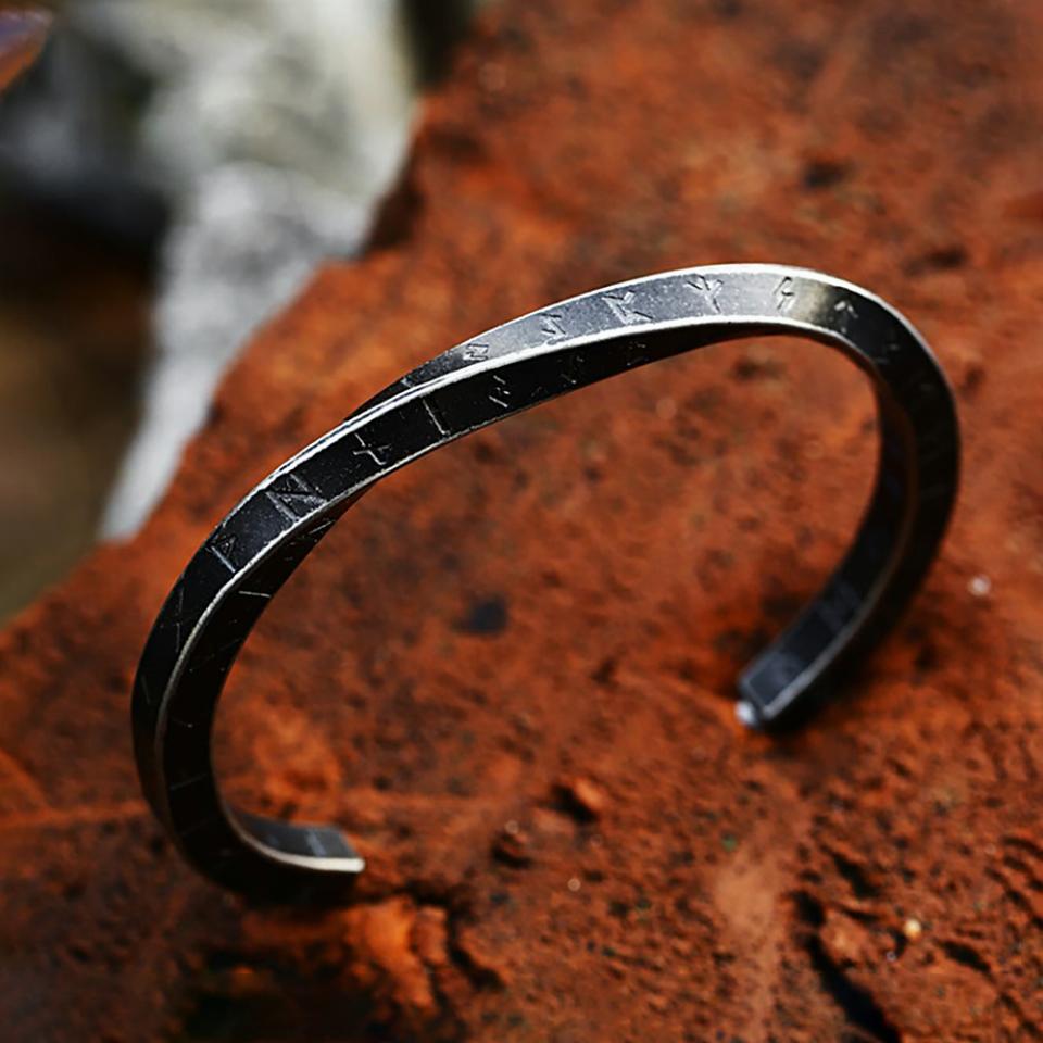 New Vintage 316L Stainless Steel Mobius Bangles For Men Fashion Nordic Vikings Letter Bracelets Party Jewelry Gifts