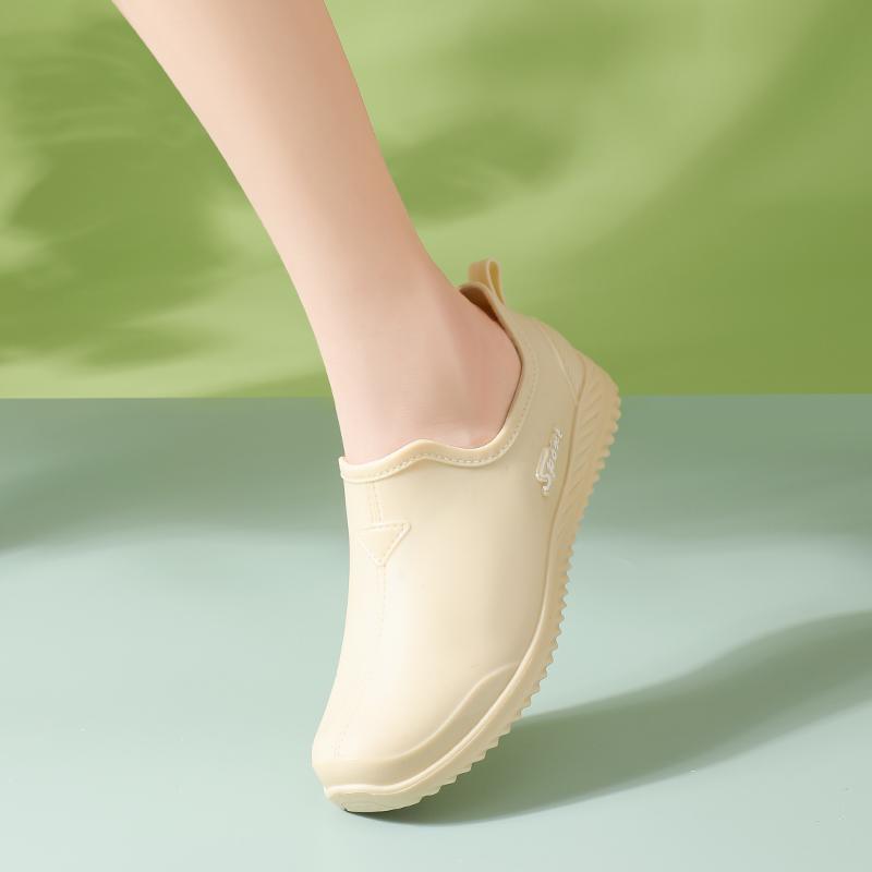 Classic Black Cold Weather Friendly Rugged Sole PVC Rain Shoes Fashion Fun Rain Boots for Women